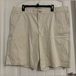 Great Izod men's size 40 khaki classic fit flat front shorts stretch 9.5 inseam
